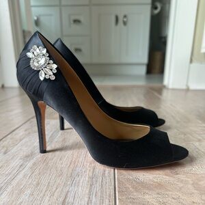 Black peep toe Badgley Mischka 3inch heels